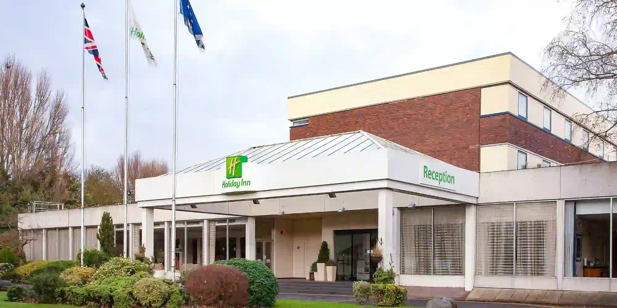 Holiday Inn Shepperton Exterior