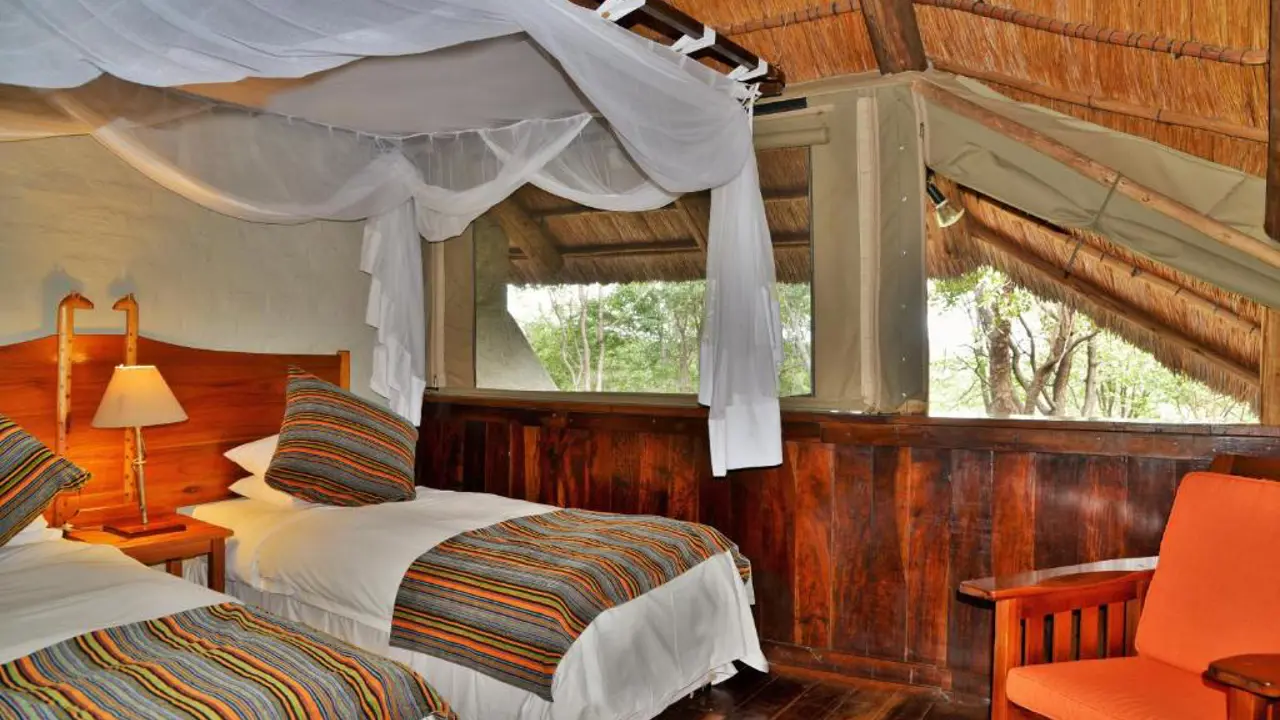 Lokuthala Lodges, Victoria Falls, bedroom